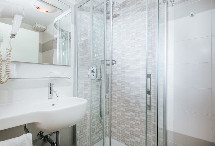 חדר סופריור, Vienna