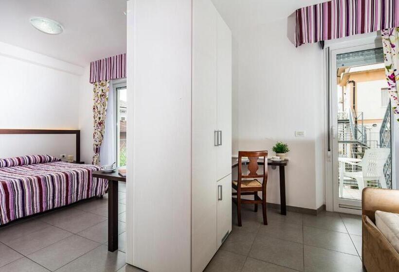 חדר סטנדרט לשלושה, Vienna