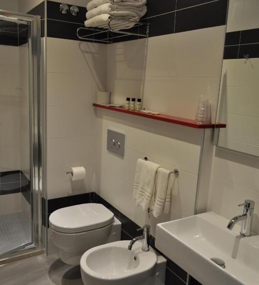 חדר סטנדרט לשלושה, Vienna