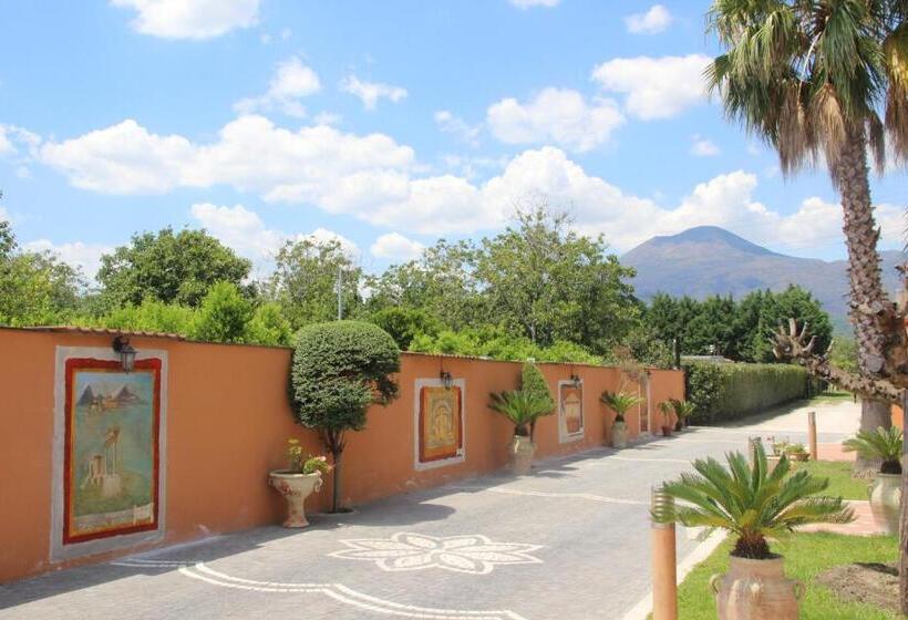 Номер Стандарт Вид на Сад, Villa Julia