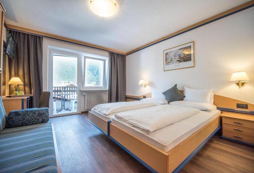 חדר משפחתי, Vitaurina Royal