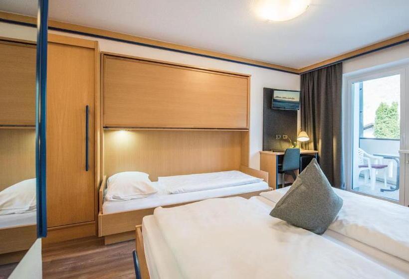 חדר משפחתי, Vitaurina Royal