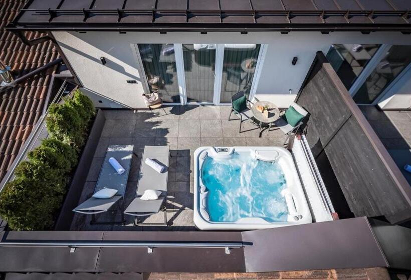 סוויטה עם ג'קוזי, Vitaurina Royal