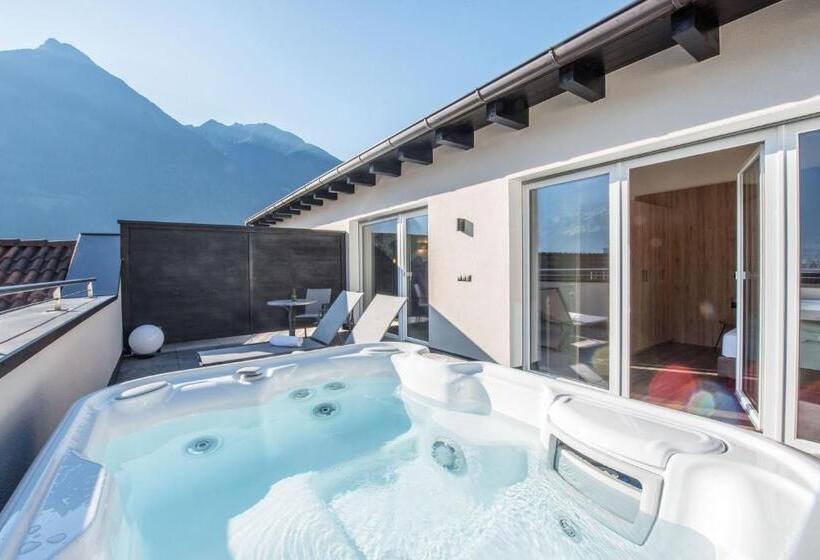 סוויטה עם ג'קוזי, Vitaurina Royal