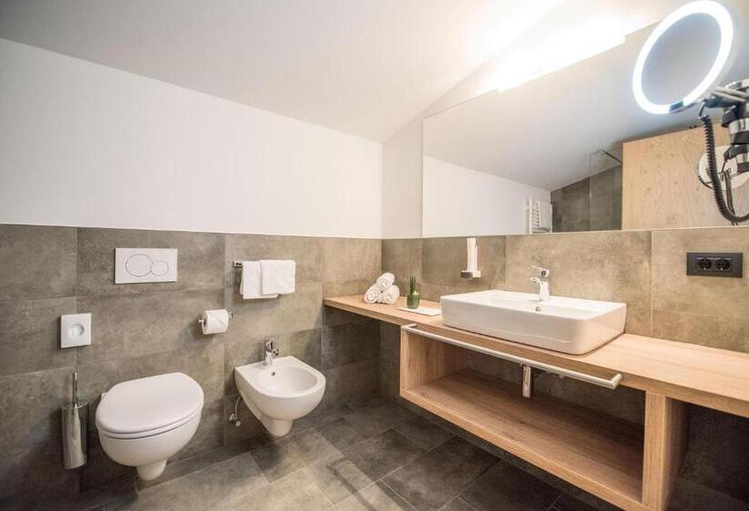 סוויטה עם ג'קוזי, Vitaurina Royal