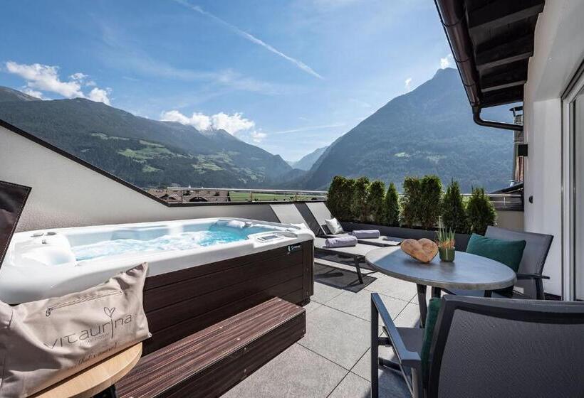 סוויטה עם ג'קוזי, Vitaurina Royal