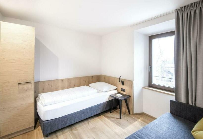 غرفة عائلية, Wieser