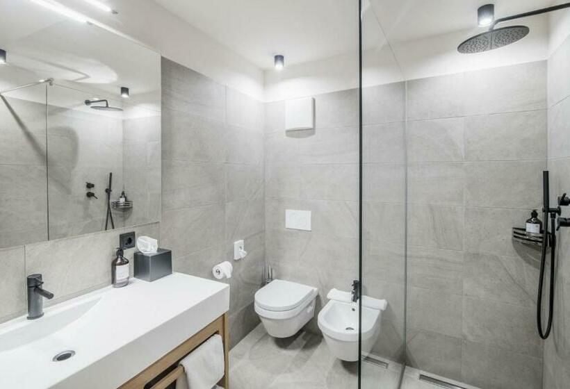 غرفة عائلية, Wieser