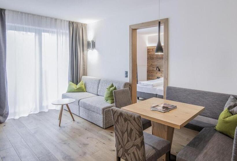 جناح سوبيريور, Wieser