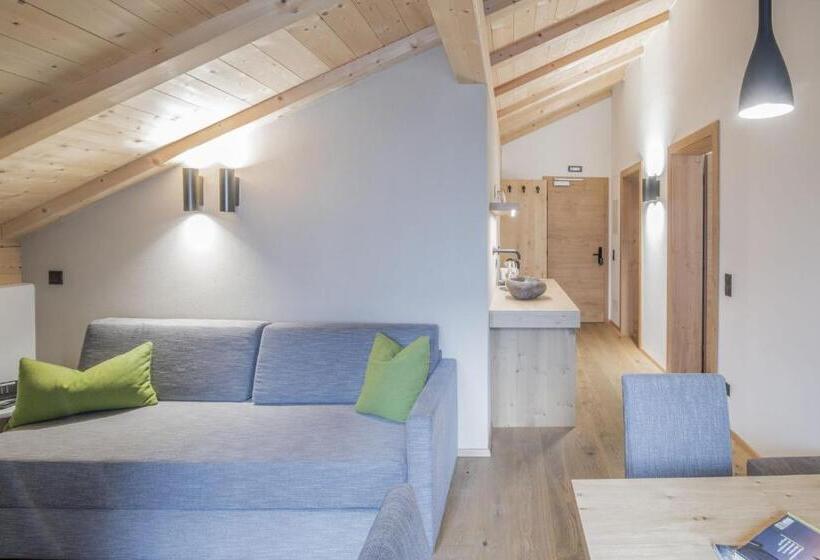 جناح سوبيريور, Wieser