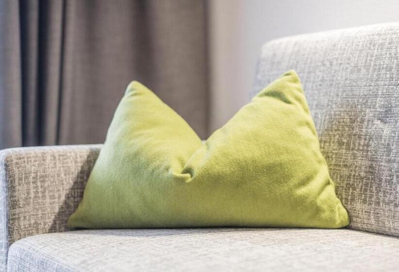 جناح سوبيريور, Wieser