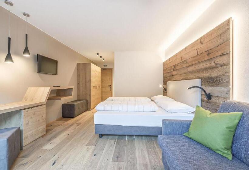 غرفة قياسية بالطابق الأرضى, Wieser