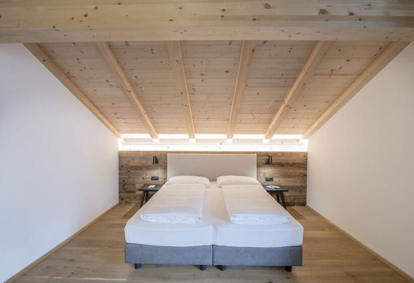 غرفة سوبيريور, Wieser