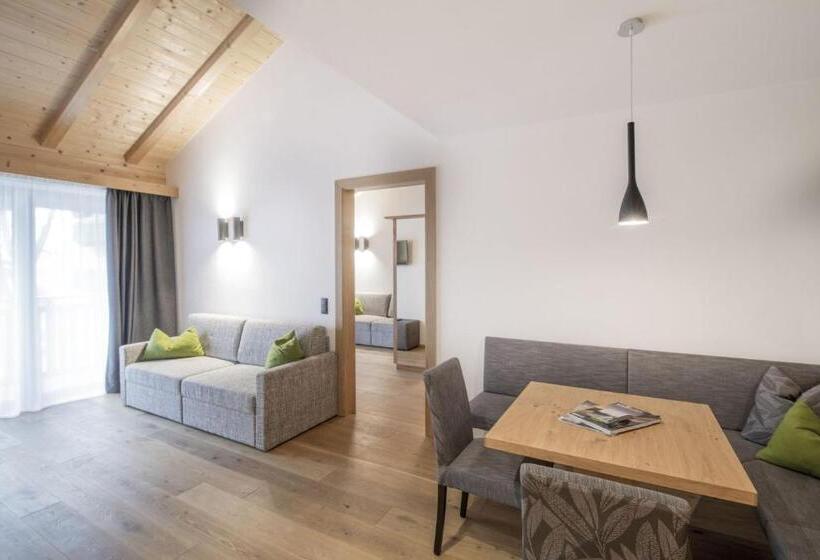 جناح سوبيريور, Wieser