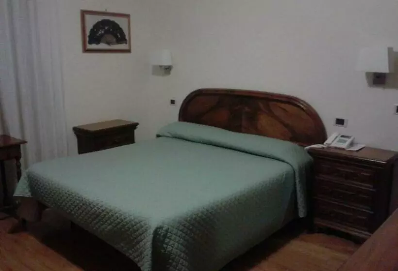 اتاق استاندارد یک نفره, Albergo La Pace