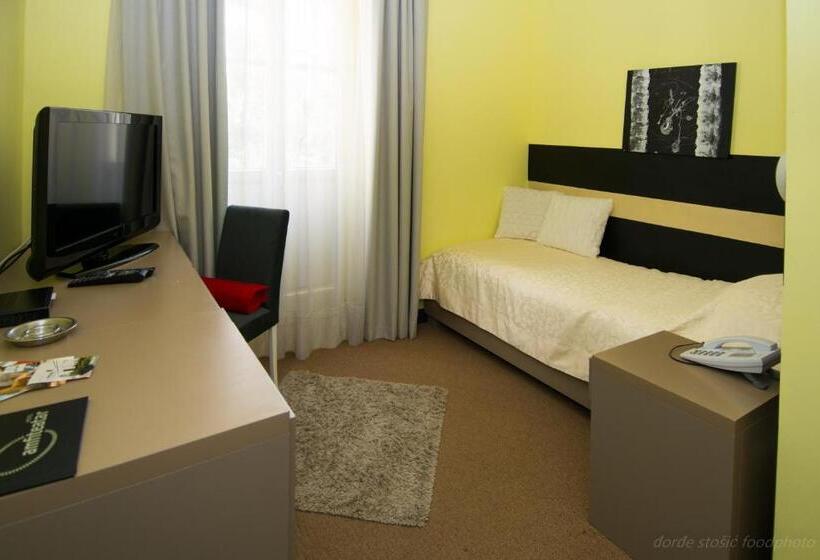 Chambre Standard Individuelle, Amfiteatar