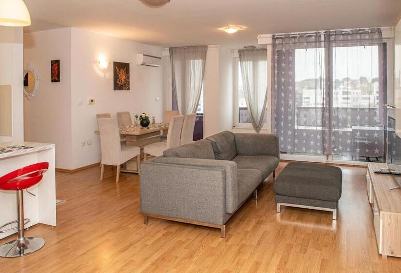 Appartement 3 Chambres, Amfiteatar