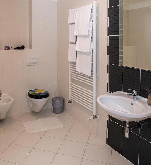 침실 3개 아파트, Amfiteatar