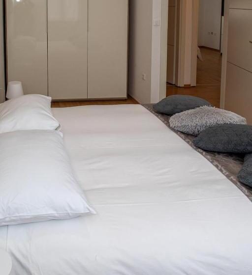 Appartement 3 Chambres, Amfiteatar