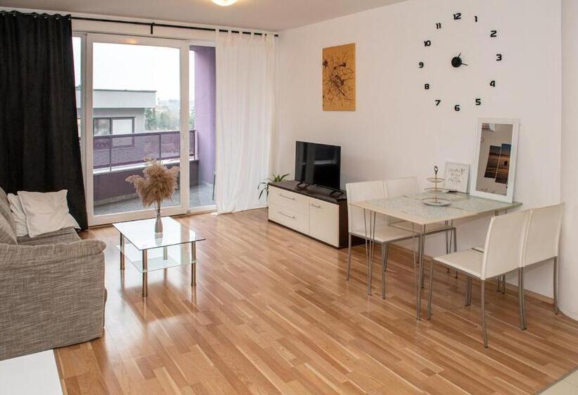 침실 1개 아파트, Amfiteatar