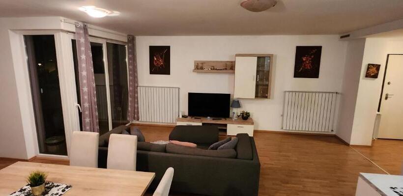Appartement 3 Chambres, Amfiteatar