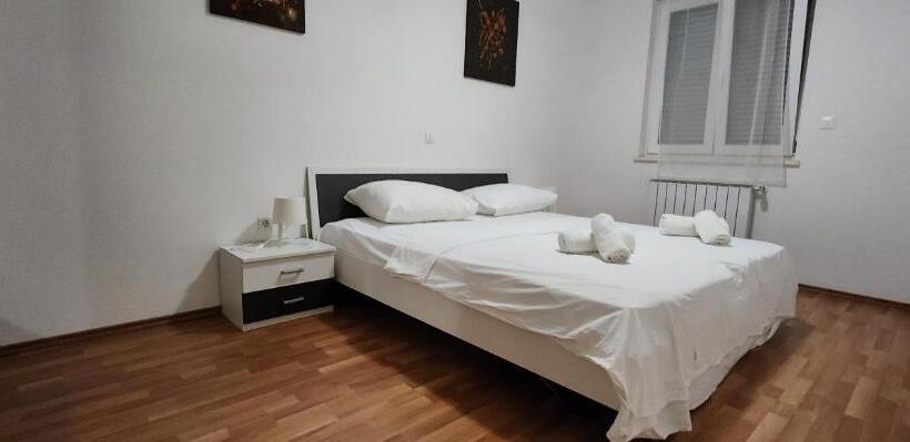 침실 1개 수피리어 아파트, Amfiteatar