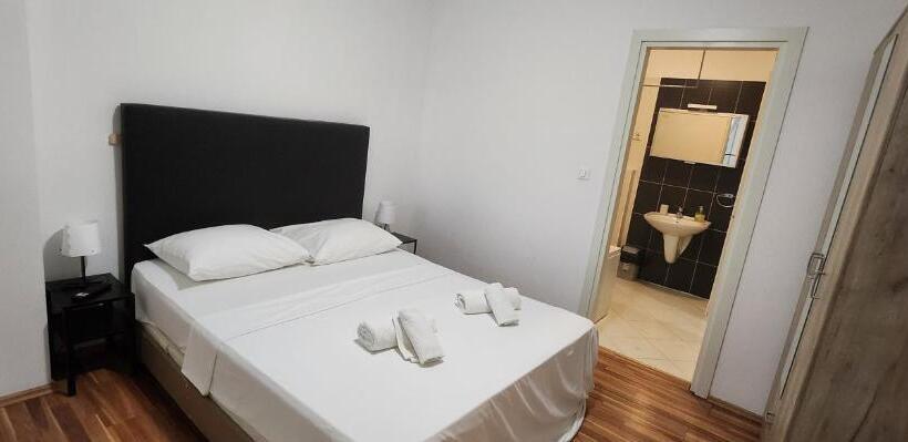 침실 2개 아파트, Amfiteatar