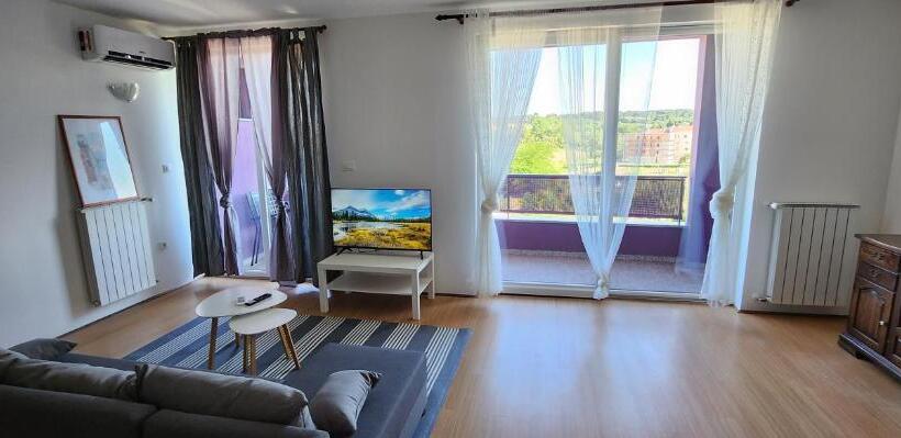 Appartement 2 Chambres, Amfiteatar