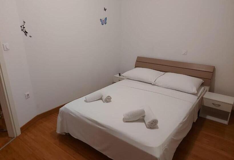 침실 1개 아파트, Amfiteatar