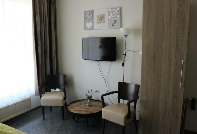 חדר סטנדרט, De Klok