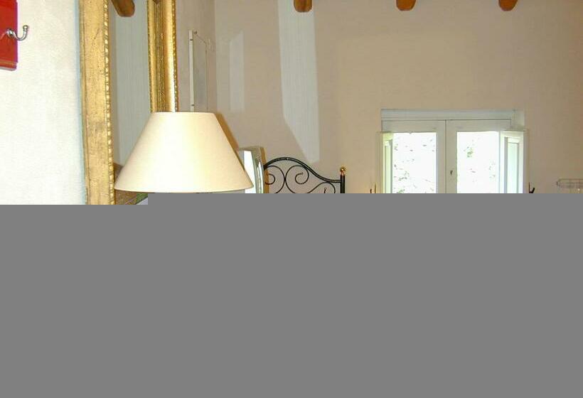 اتاق استاندارد سه نفره, Case Zuccaro