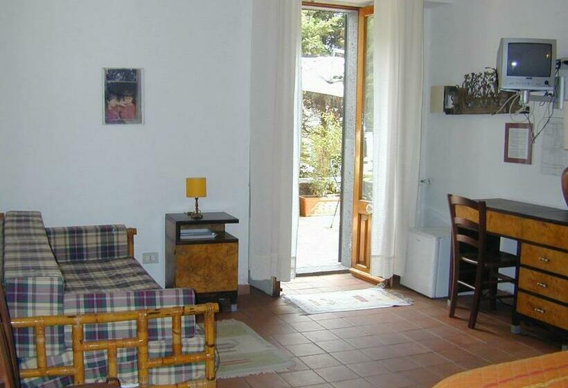 ガーデンビュースタンダードルーム, Case Zuccaro