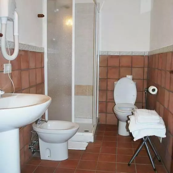 Standard Kolmen Hengen Huone, Case Zuccaro