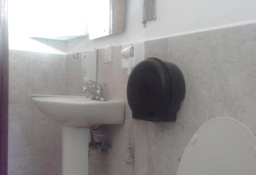 اتاق کلاسیک سه تخته, Don Nino