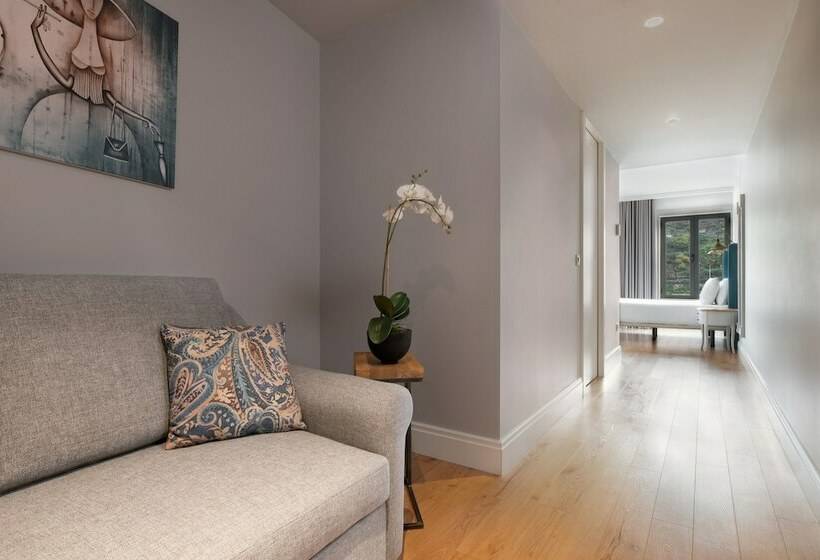 سوییت جونیور, Eurostars Porto Douro