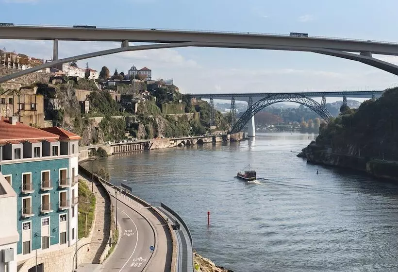 اتاق خانوادگی, Eurostars Porto Douro