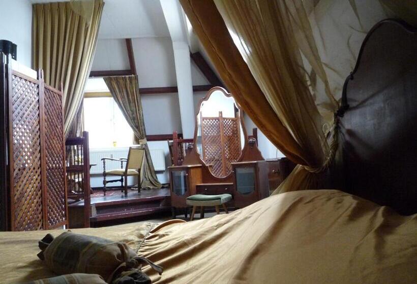 带大床的套房, Hanzestadslogement De Leeuw, In Het Centrum, Met Een Binnenplaats, Kamers Met Badkamer En Toilet En