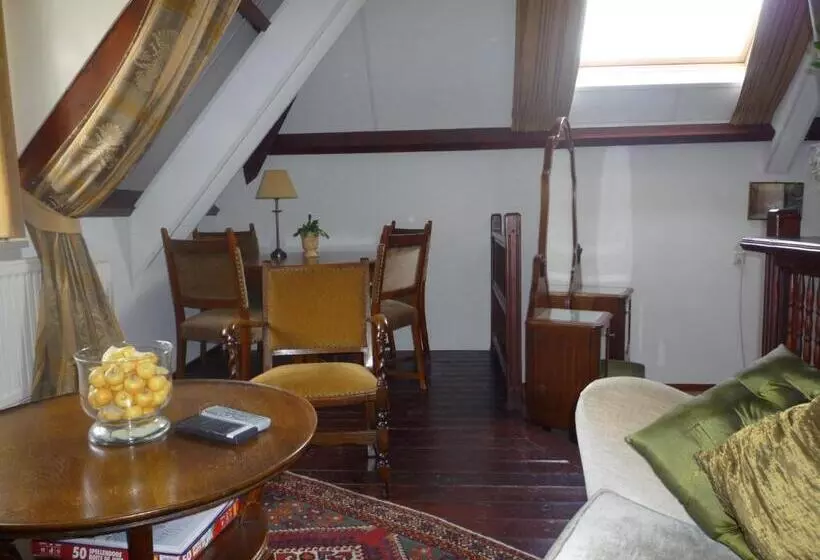 سوئیت با تخت بزرگ, Hanzestadslogement De Leeuw, In Het Centrum, Met Een Binnenplaats, Kamers Met Badkamer En Toilet En