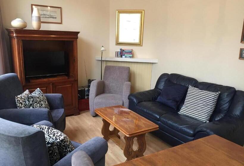 家庭公寓, Hanzestadslogement De Leeuw, In Het Centrum, Met Een Binnenplaats, Kamers Met Badkamer En Toilet En