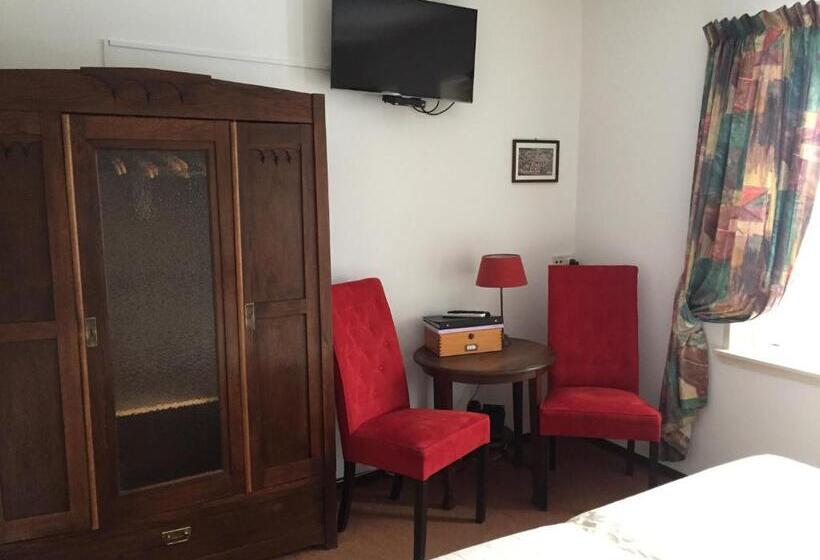 Номер Стандарт, Hanzestadslogement De Leeuw, In Het Centrum, Met Een Binnenplaats, Kamers Met Badkamer En Toilet En