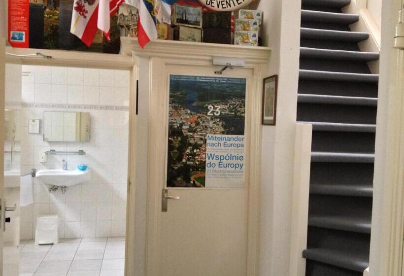 标准间, Hanzestadslogement De Leeuw, In Het Centrum, Met Een Binnenplaats, Kamers Met Badkamer En Toilet En