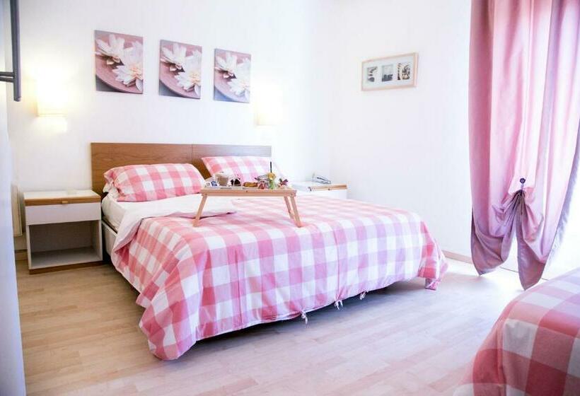 اتاق استاندارد سه تخته با بالکن, Kinda