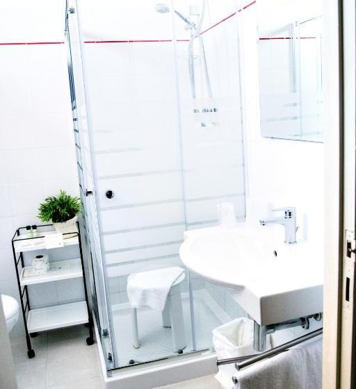 اتاق استاندارد چهارنفره با بالکن, Kinda