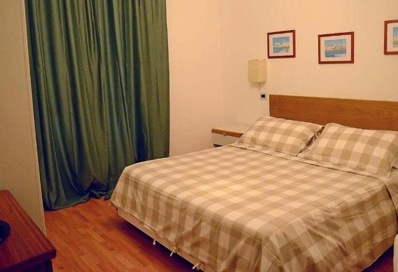 Economy Triple Room, Kinda