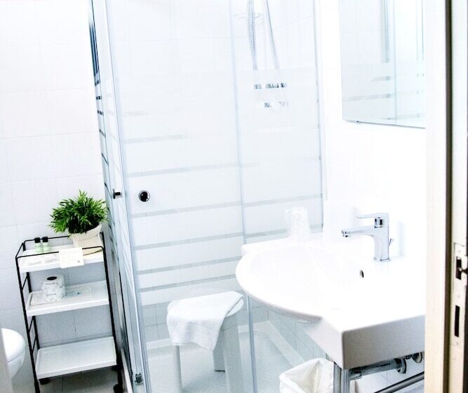 اتاق استاندارد با بالکن, Kinda