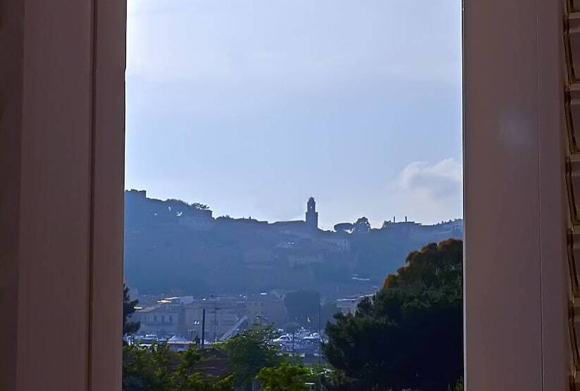 اتاق استاندارد با بالکن, Kinda