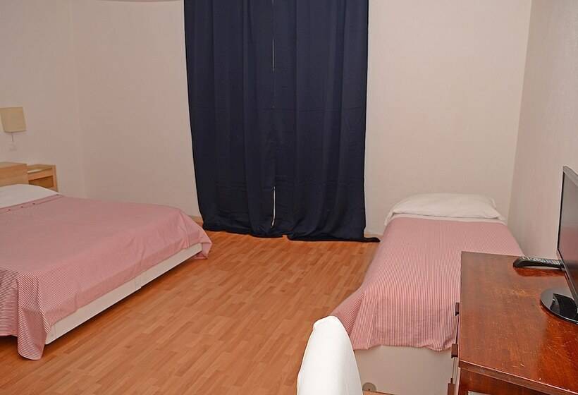 اتاق استاندارد چهارنفره با بالکن, Kinda