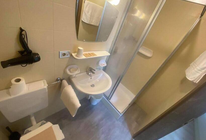 带阳台的三人标准间, Laimerhof