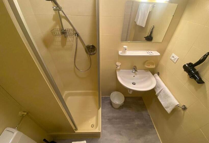 带阳台标准四人间, Laimerhof