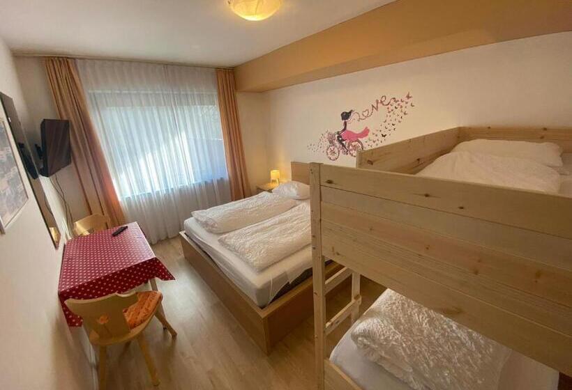 带阳台标准四人间, Laimerhof